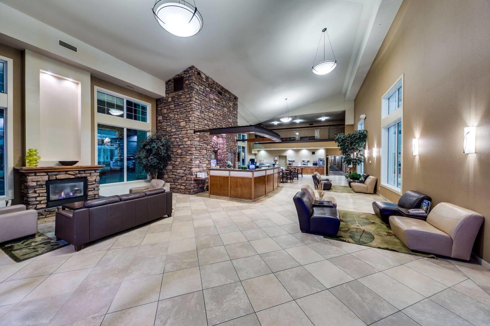 Heritage Inn & Suites - Brooks Buitenkant foto