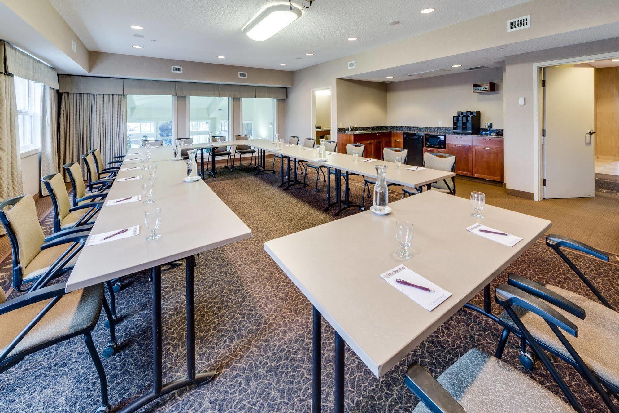 Heritage Inn & Suites - Brooks Buitenkant foto