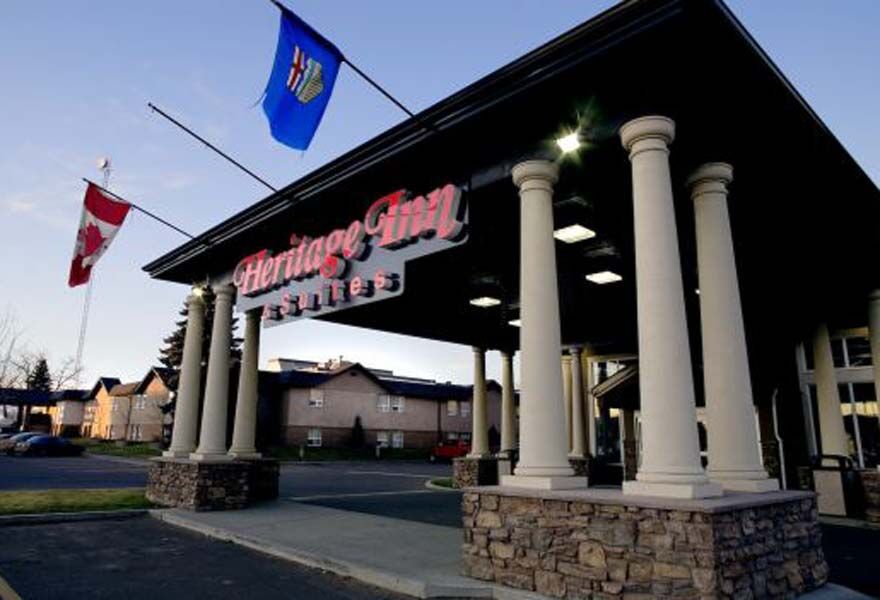 Heritage Inn & Suites - Brooks Buitenkant foto
