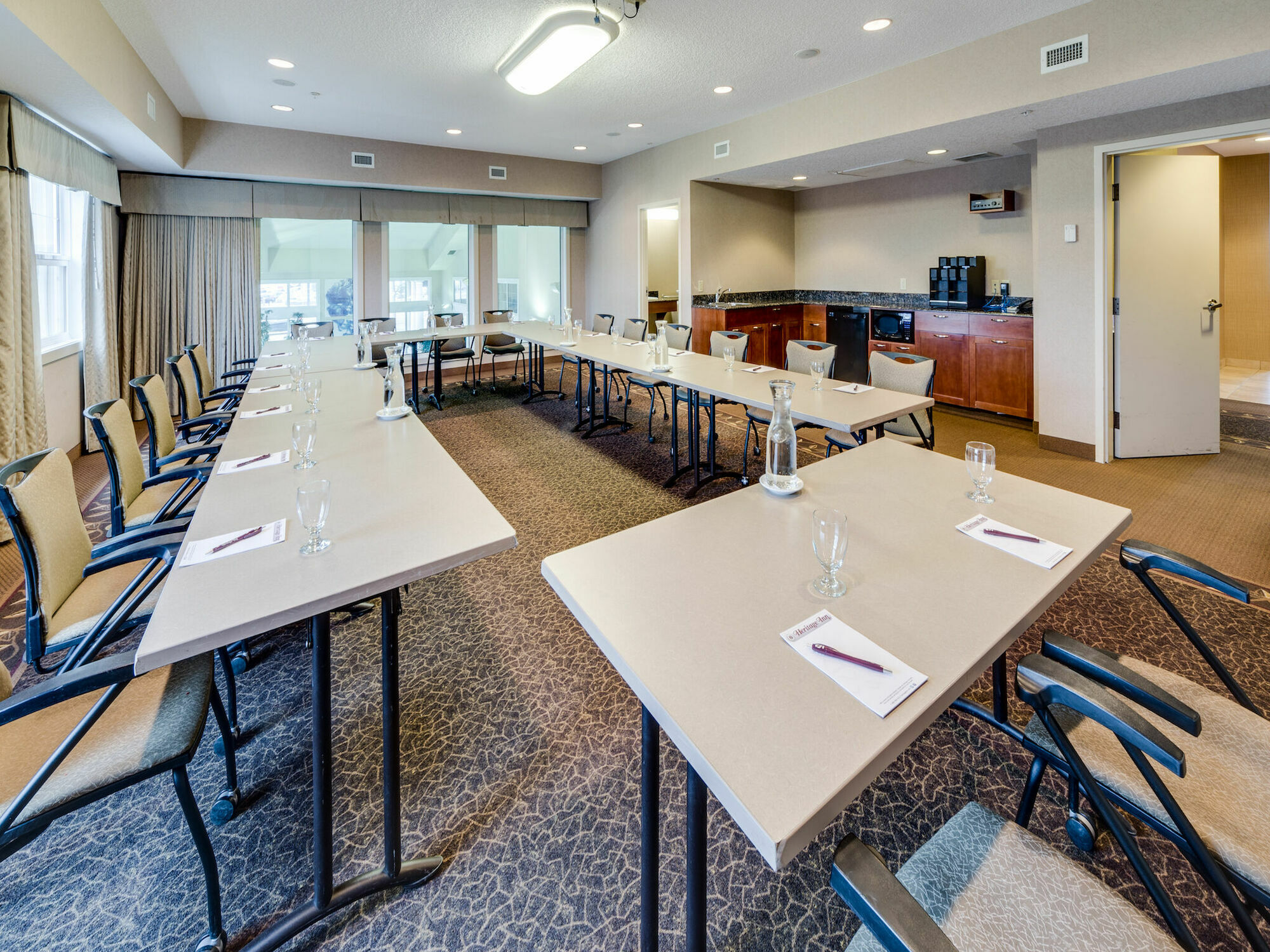 Heritage Inn & Suites - Brooks Buitenkant foto